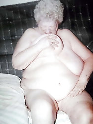 Experienced gilfs are fingering their slippery slit